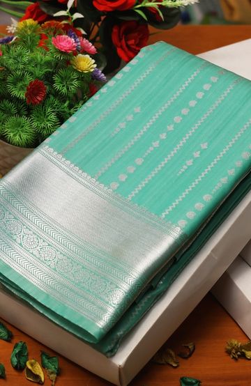 Lightweight Plain Cotton Saree with Retta Petta Zari Border - LITE GREEN