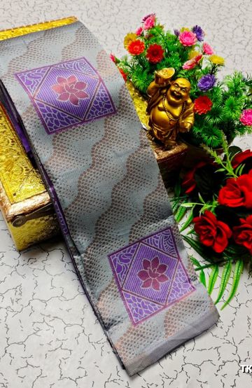 Dailywear cotton sarees all over body flower designpattern design premium look lightweight comfortable wear - DARK GREEN